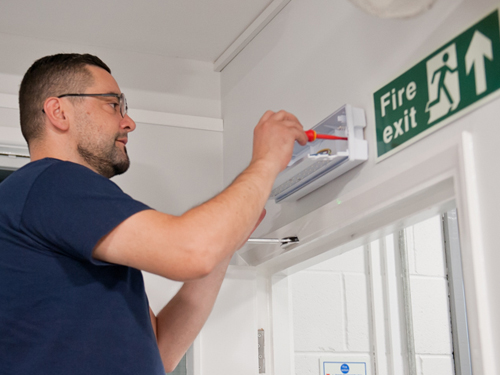 Đèn chiếu sáng khẩn cấp là gì? Lựa chọn như thế nào?